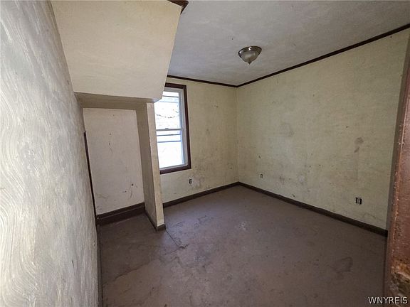 5th image of 1710 Niagara St