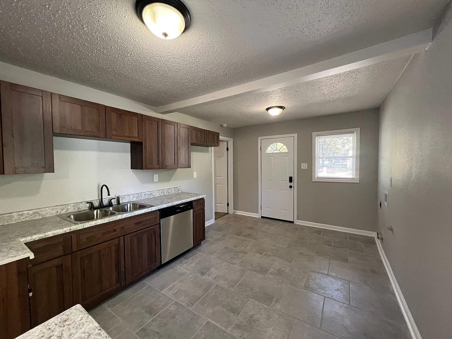 1856 Whitney Ave — Photo 4