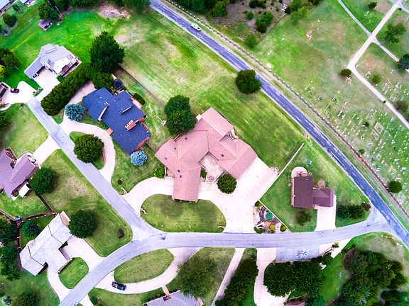 2nd image of 411 Lake Dr