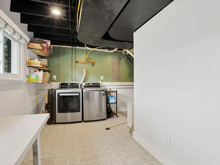 548 Theori Ave — Photo 46