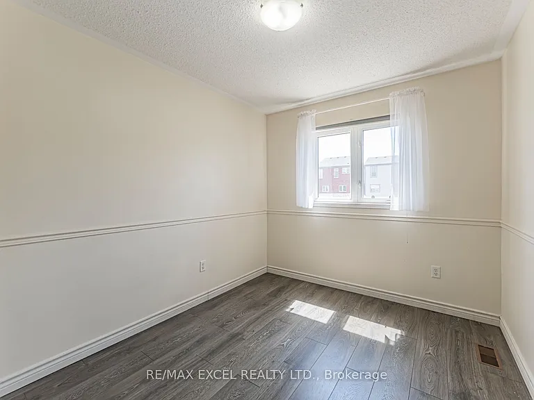 98 Georgian Dr — Photo 20