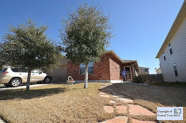 4 bed, 1900 sqft, $1,895 — Photo 2