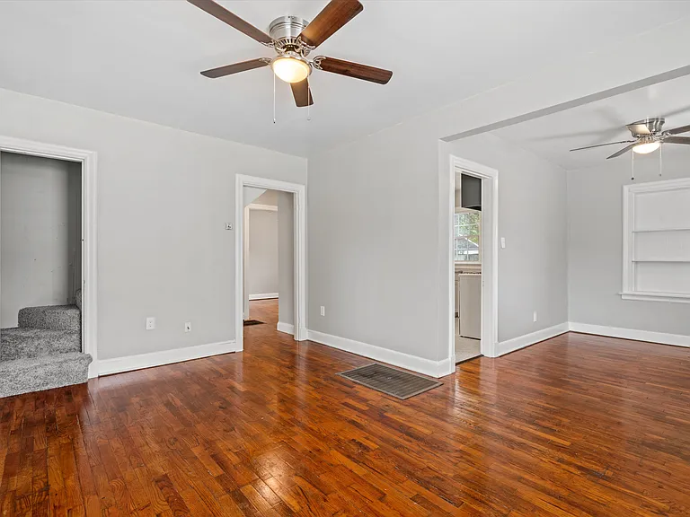 711 Goodman St — Photo 2