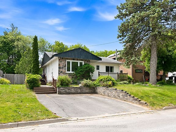 3rd image of 209 Cliff Rd