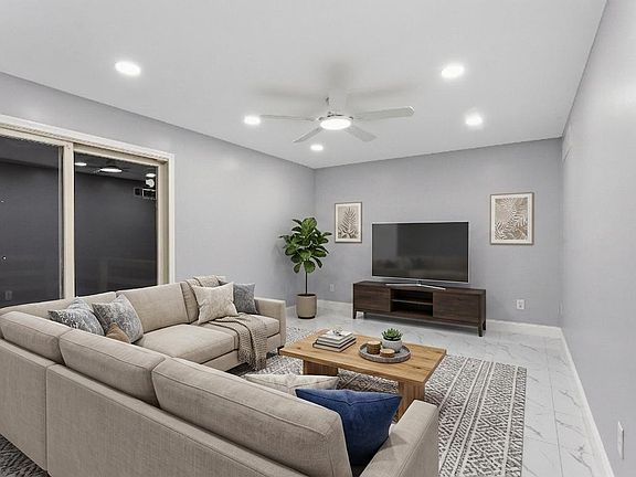 4th image of 7 Greenwich Ct