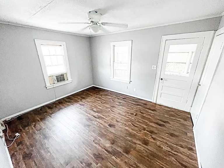 171 S Pence Ave — Photo 5