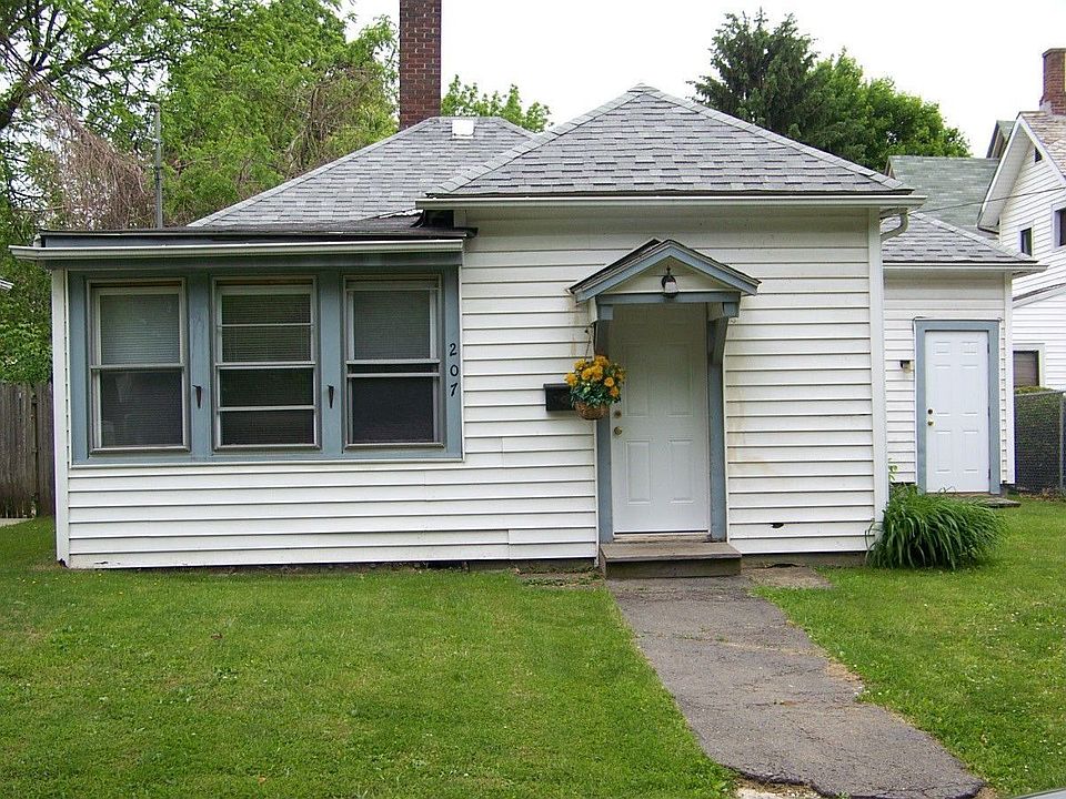 2nd image of 207 Grove St