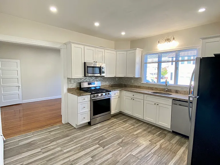 258 Belmont St #I — Photo 2