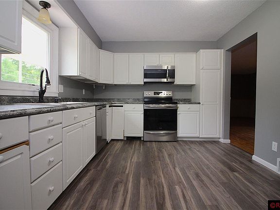 2nd image of 401 James Ave