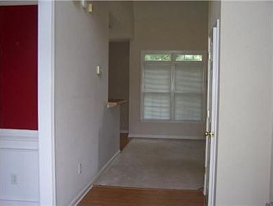 3rd image of 27 Pecan Cres