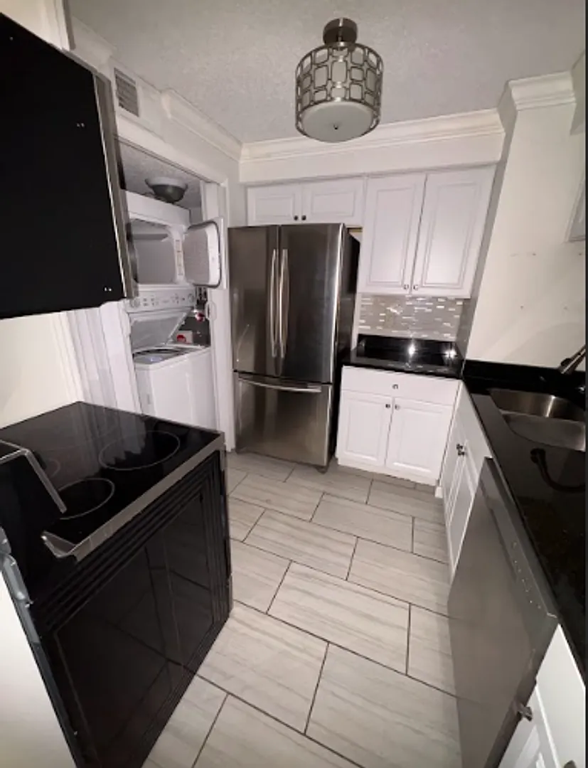 2325 Elliston Place — Photo 1