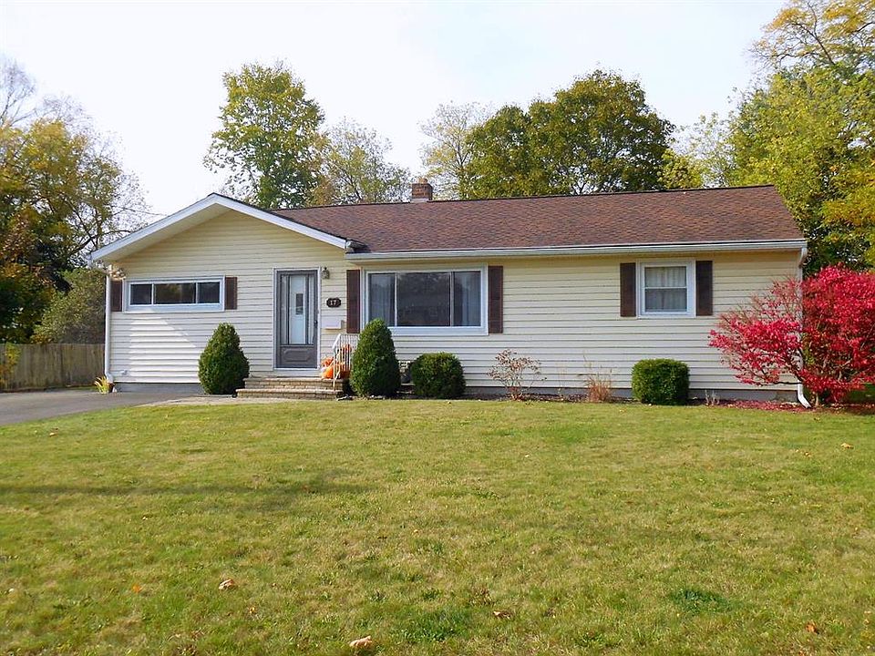 1st image of 17 Sandy Ln
