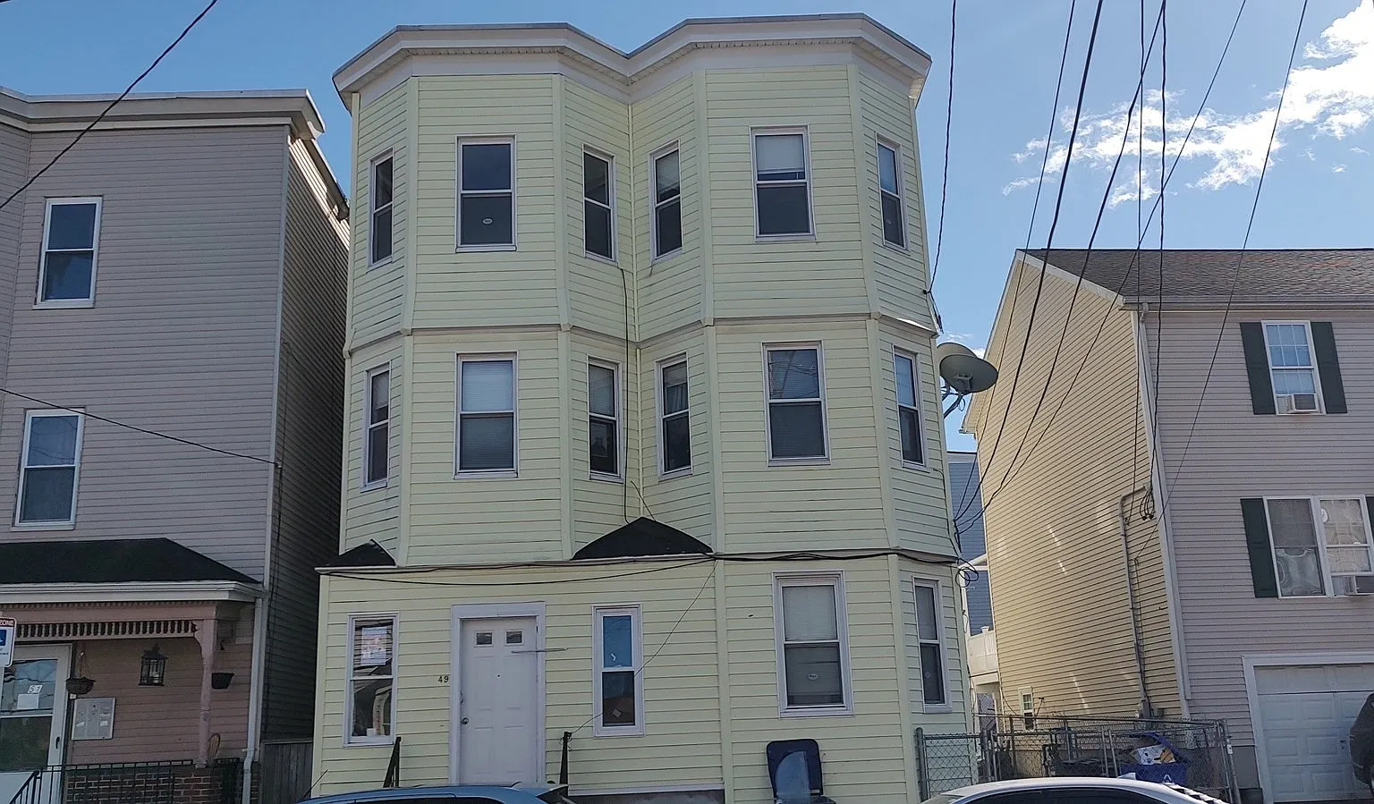 4 bed, 1.0 bath, 1575 sqft, $1,200 — Photo 1