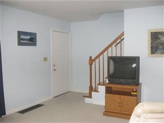5th image of 1730 Maplewood St NE