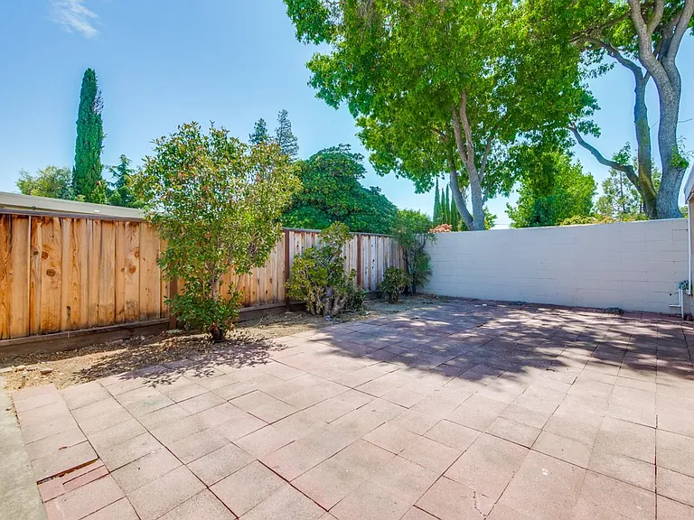 3049 Harding Ave — Photo 39