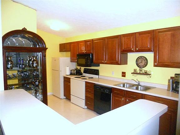 4th image of 8517 Breezewood Ct