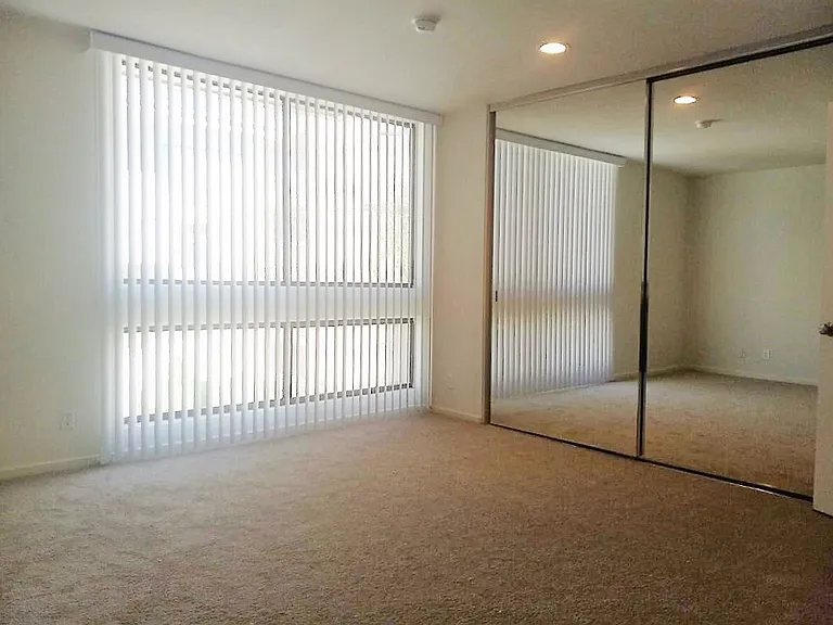 1414 Greenfield Apartments — Photo 20