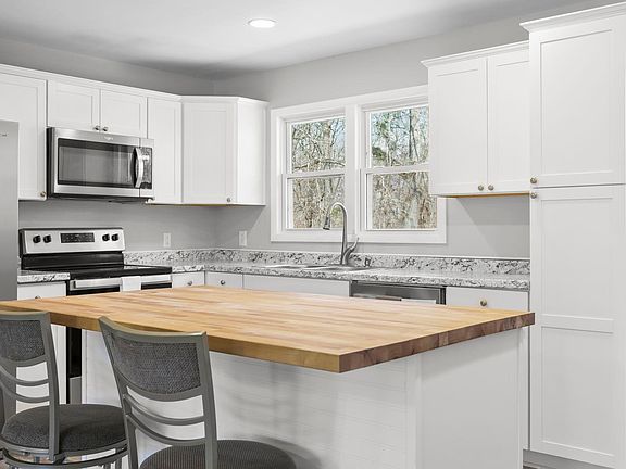 5th image of 301 Catawba St