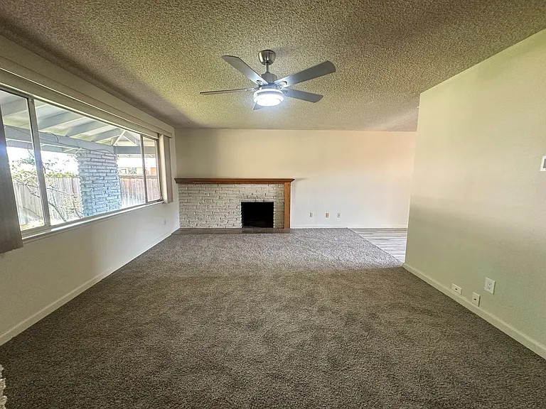 9206 Thilow Dr — Photo 4