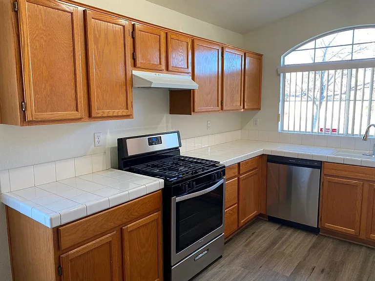 8029 Sierra Largo Dr — Photo 13