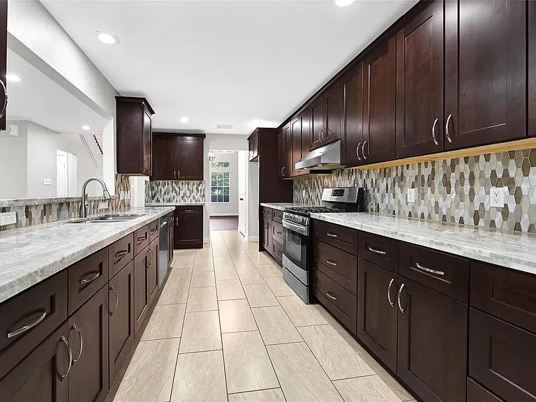 5914 Shadow Creek Ct — Photo 5