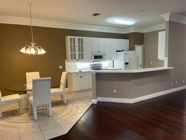 628 NW Venetto Ct — Photo 5