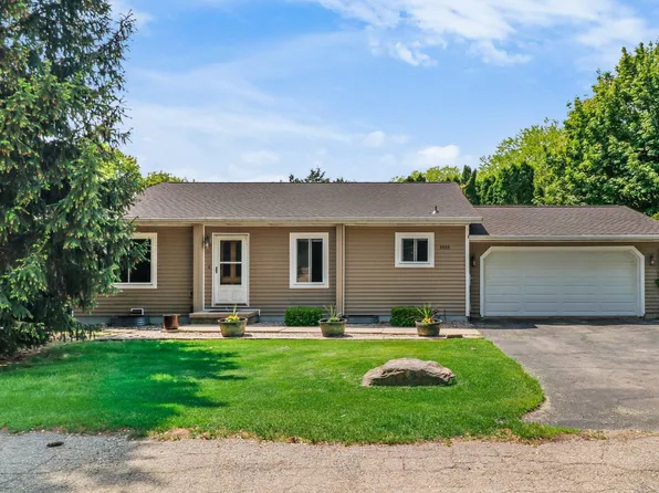 5555 Mary Lake Rd, Waunakee, WI 53597