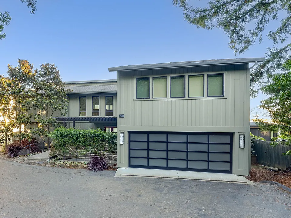 363 E Strawberry Dr