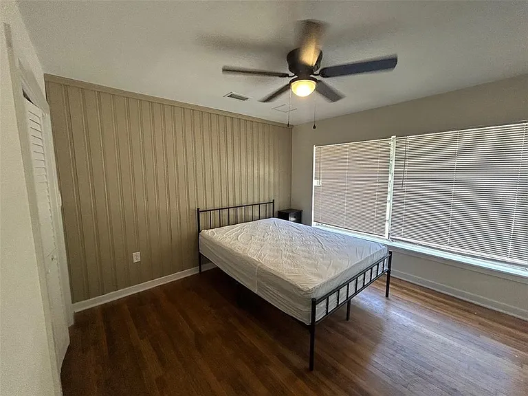 3035 W University Ave — Photo 13