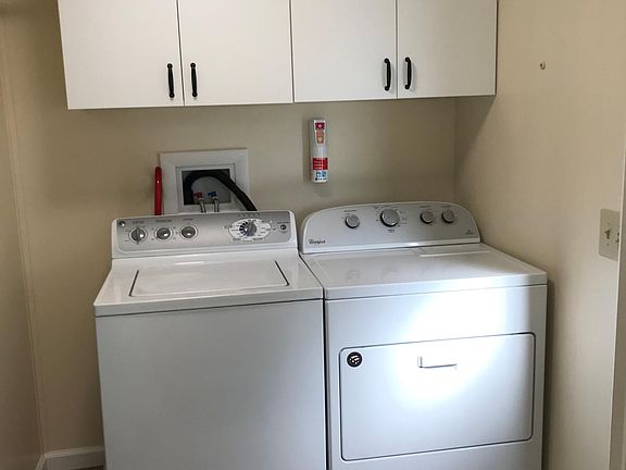 Pantry/laundry room