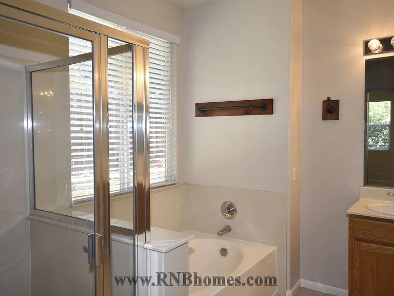 133 Marinette Ct — Photo 17