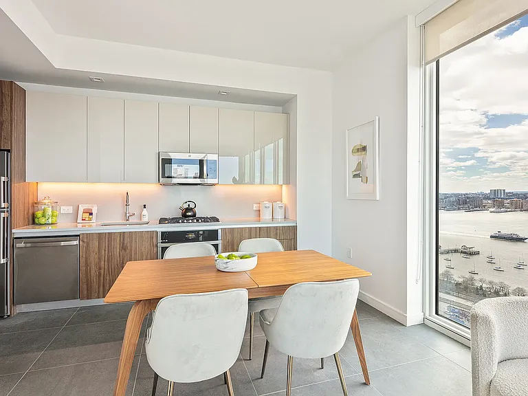 606 W 30th St #46C — Photo 3