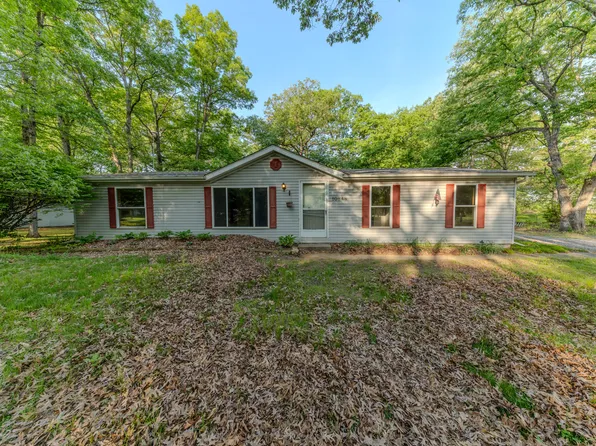 10848 Edgewood Dr, Demotte, IN 46310