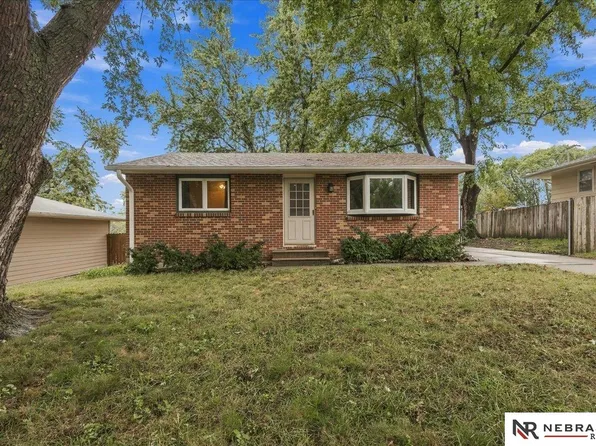 1541 Fairfield St, Lincoln, NE 68521