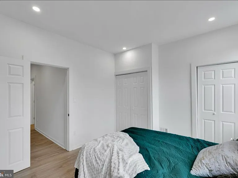 3352 Amber St — Photo 17