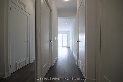 105 Oneida Cres #809 Photo 1