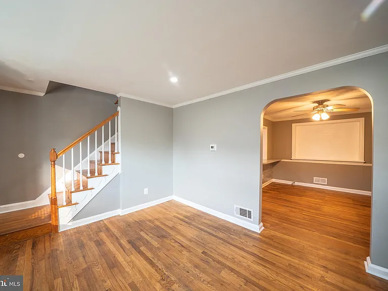 705 Eastshire Dr — Photo 8