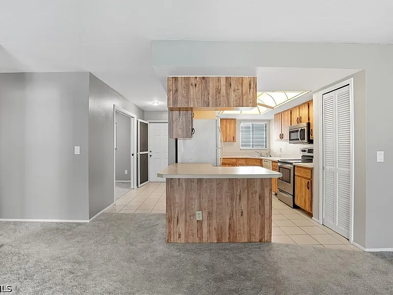 1203 SW 48th Ter #202 — Photo 11