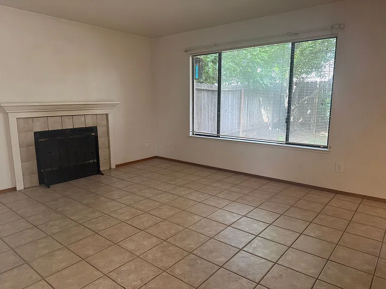 832 Morissette Way — Photo 5