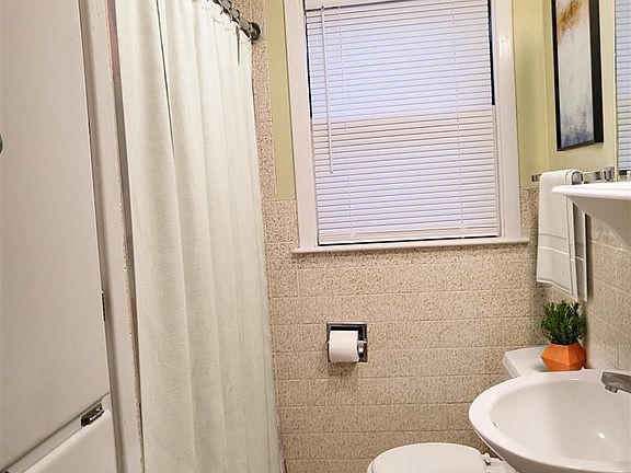 4th image of 404 N Peachtree St