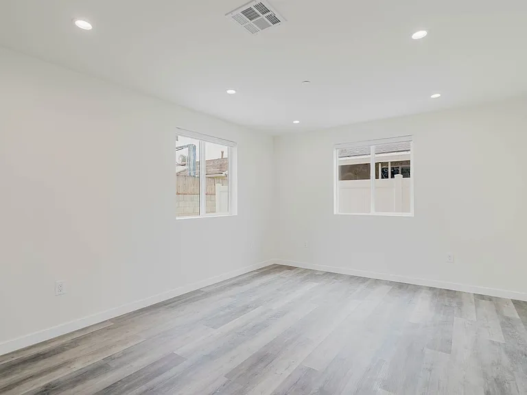 7732 Etiwanda Ave — Photo 11