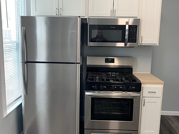 2nd image of 54 Argyle Ave #1