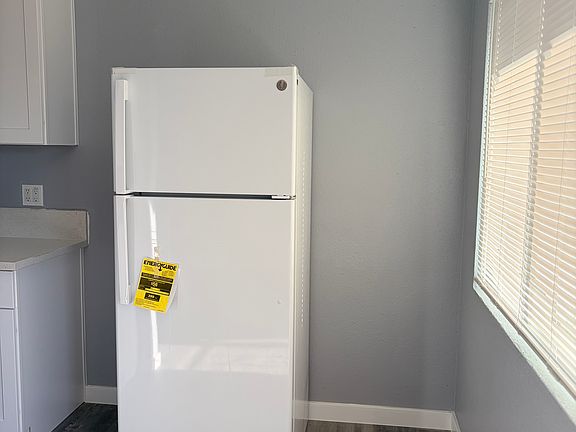 3rd image of 3323 Los Flores Blvd APT E