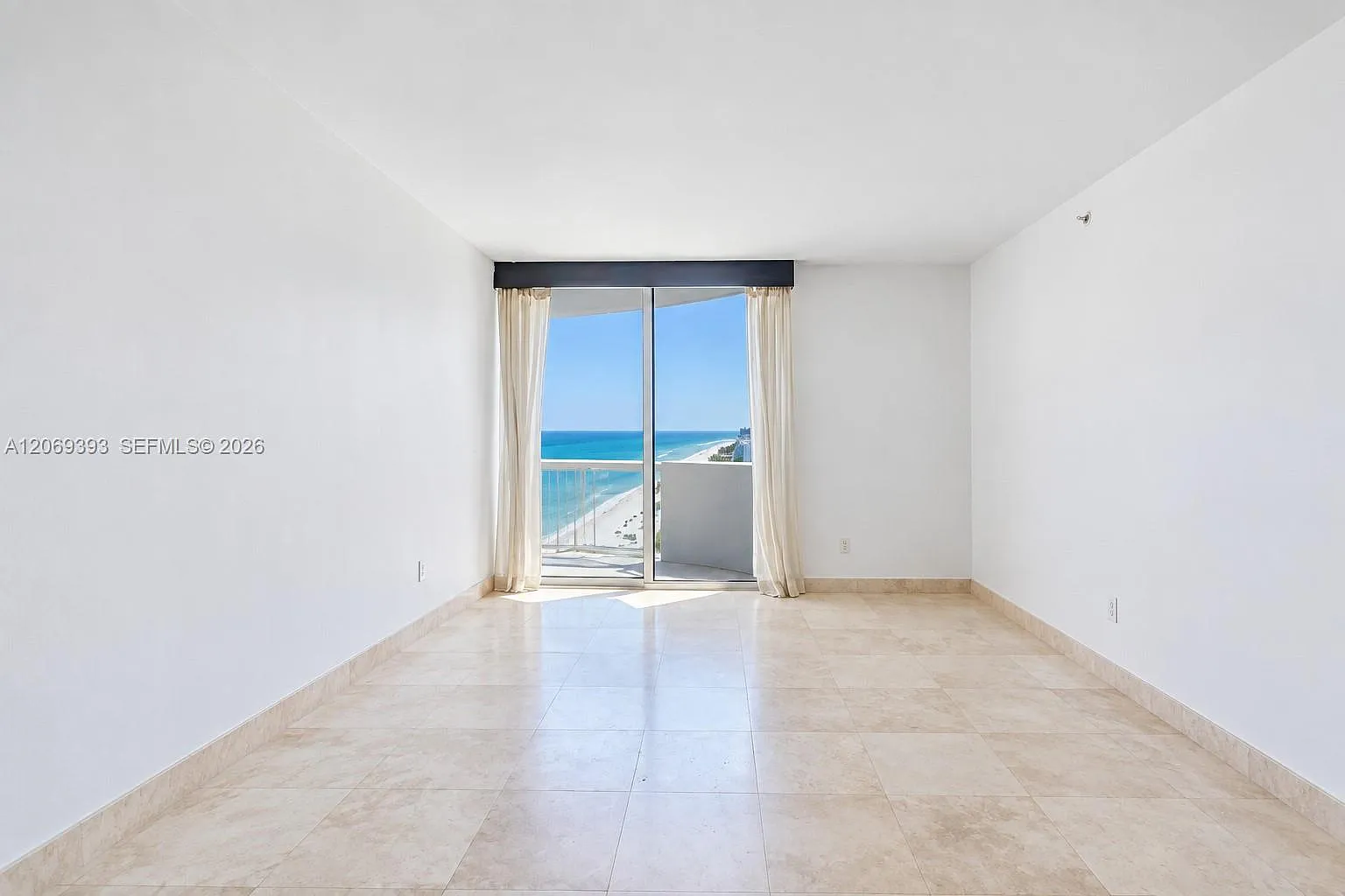 Akoya Condo — Photo 3