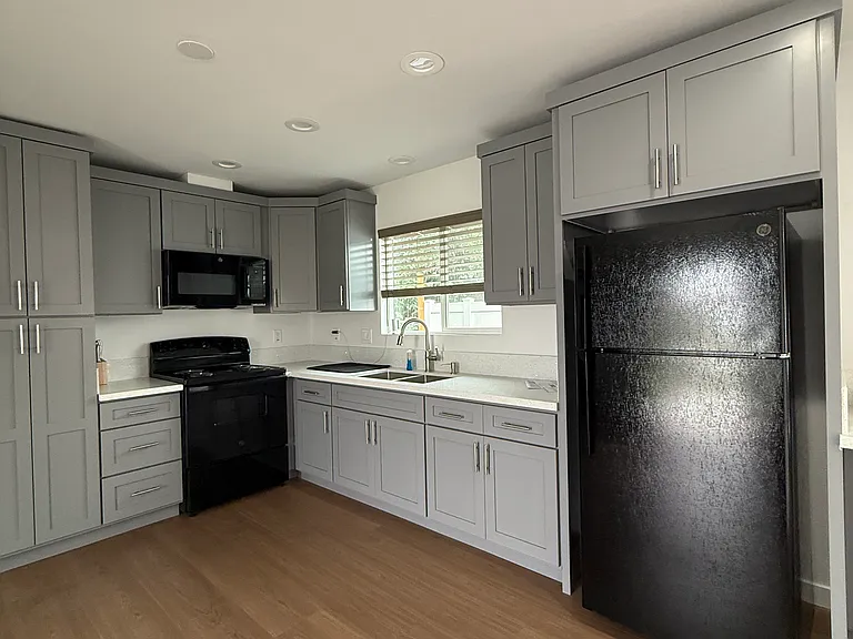 Leland Ave — Photo 18