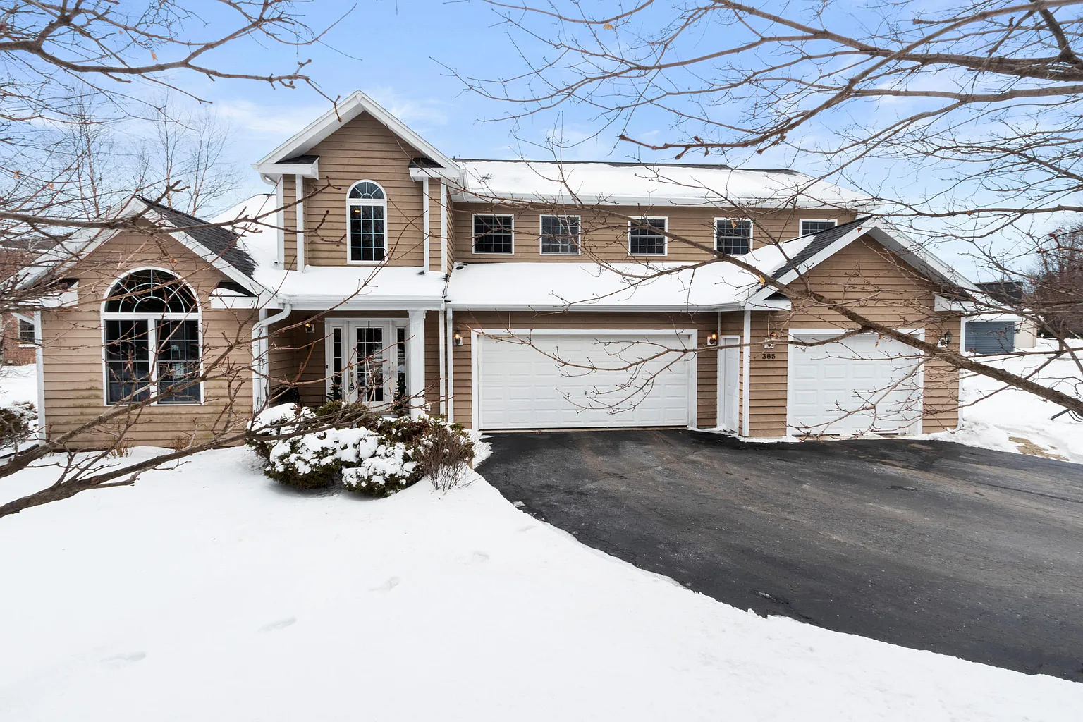 385 Smythe Dr photo 1