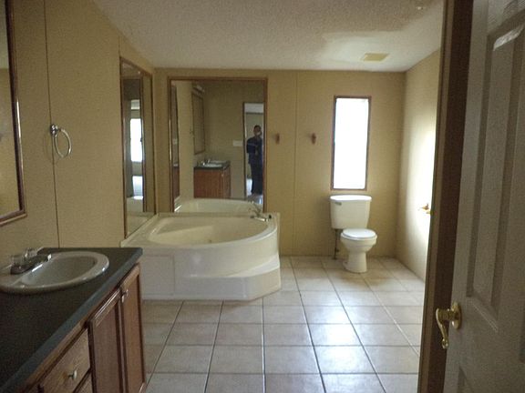 Master bath with shower and Jet tub