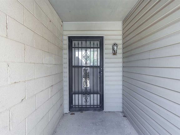 5th image of 208 NW 74th St