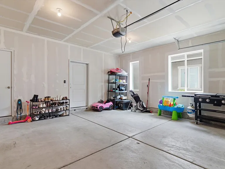 3332 W 3745 S — Photo 28