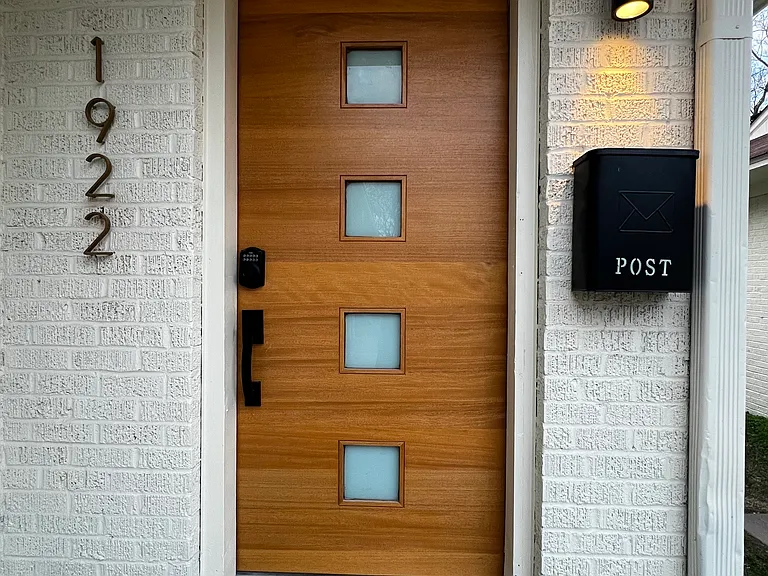 1920 Louisiana St — Photo 2